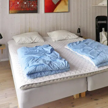 10 Person In Rudkobing-by Traum