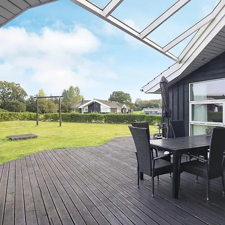 10 Person In Rudkobing-by Traum