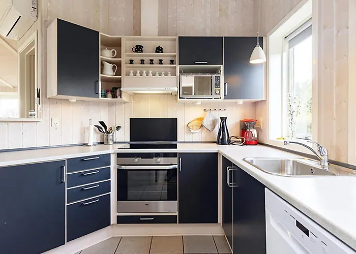 10 Person In Rudkobing-by Traum Spodsbjerg