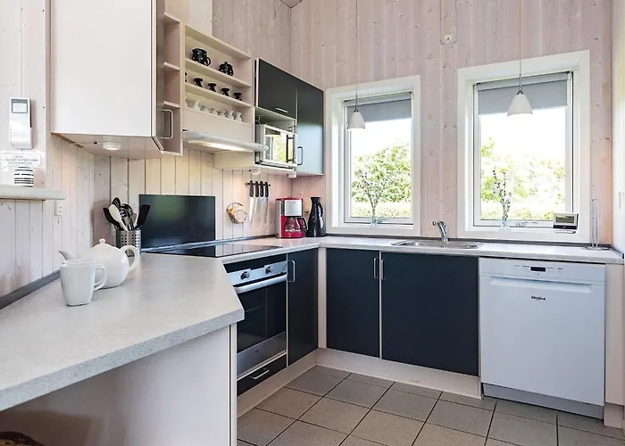 10 Person In Rudkobing-by Traum Spodsbjerg