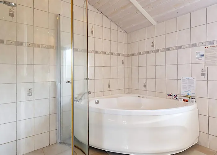 10 Person In Rudkobing-by Traum