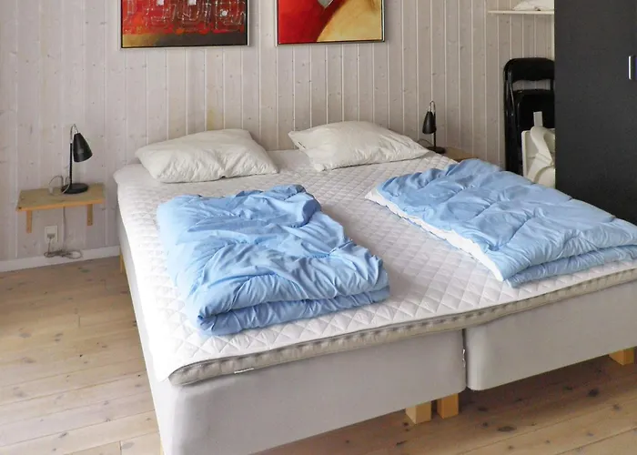 10 Person In Rudkobing-by Traum