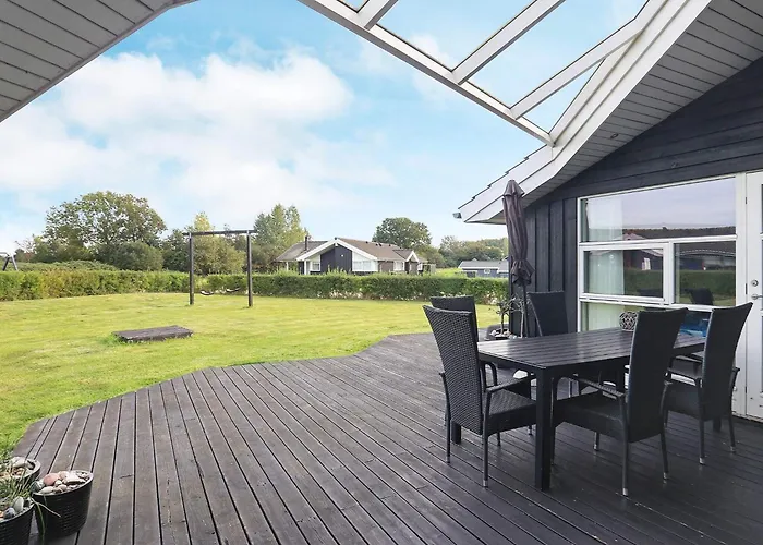 10 Person In Rudkobing-by Traum