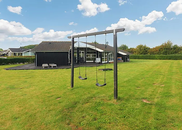 10 Person In Rudkobing-by Traum